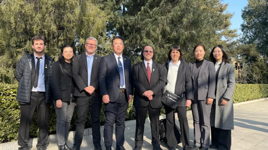 Udelar firmó acuerdo de cooperación con China que permitirá crear un Laboratorio Binacional de IA para investigar patologías orales