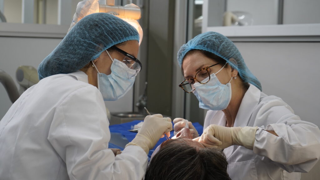 Docentes investigan el dolor postoperatorio a partir de la comparación de dos técnicas de injerto de paladar